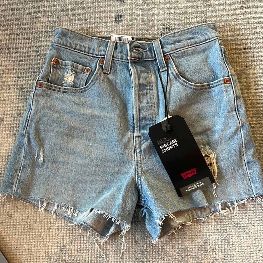 Levi’s Ribcage Shorts new with tags